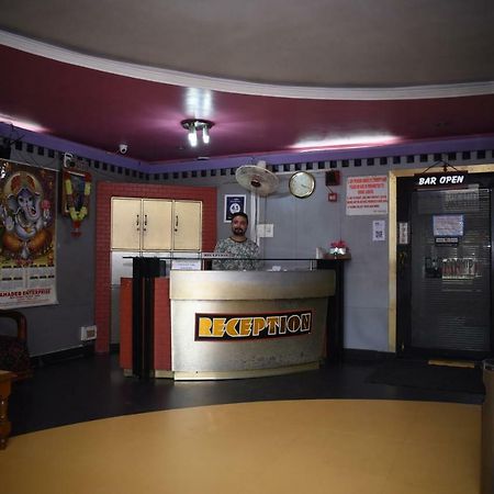 Spot On 37646 Hotel Centre Palace Силчар Екстериор снимка