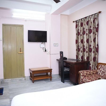 Spot On 37646 Hotel Centre Palace Силчар Екстериор снимка