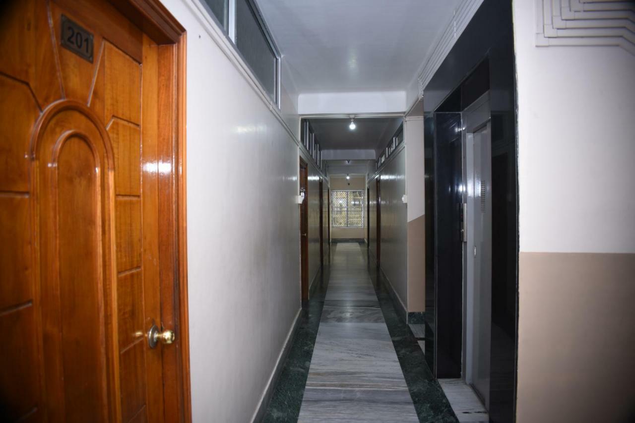 Spot On 37646 Hotel Centre Palace Силчар Екстериор снимка