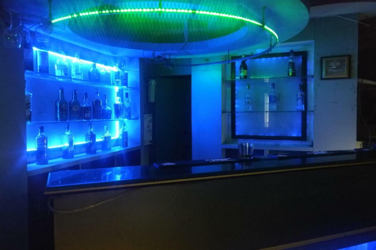 Spot On 37646 Hotel Centre Palace Силчар Екстериор снимка