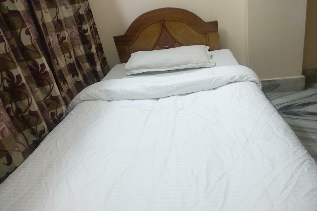 Spot On 37646 Hotel Centre Palace Силчар Екстериор снимка